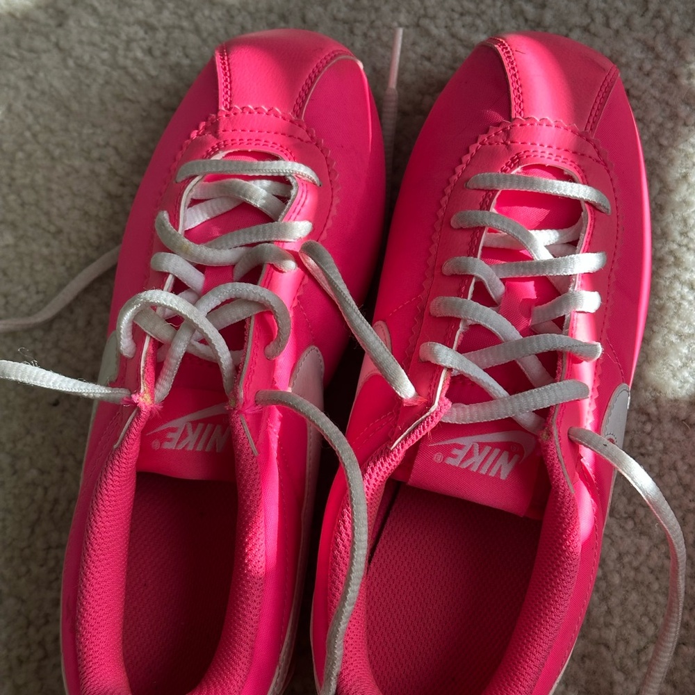 Pink Nike shoes girls